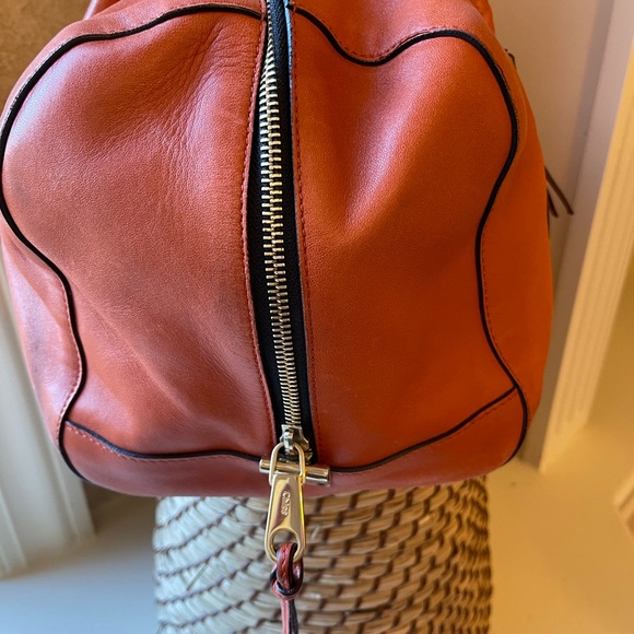 Chloe Leather Madeleine
😍Beautiful doesn't even begin to describe this bag😍 - Picture 2 of 10